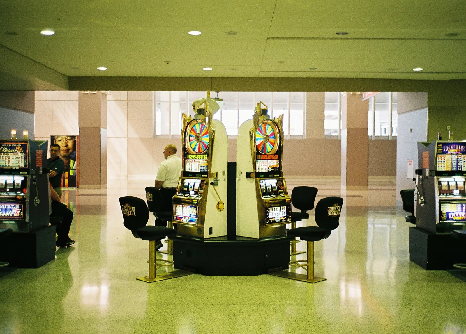 空港のスロットマシーン