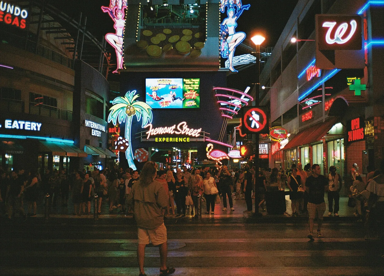 夜のフリーモントストリートエクスペリエンス