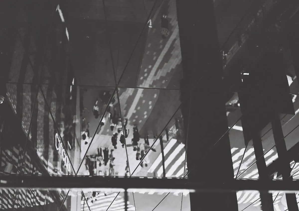 銀座シックスのエスカレーター