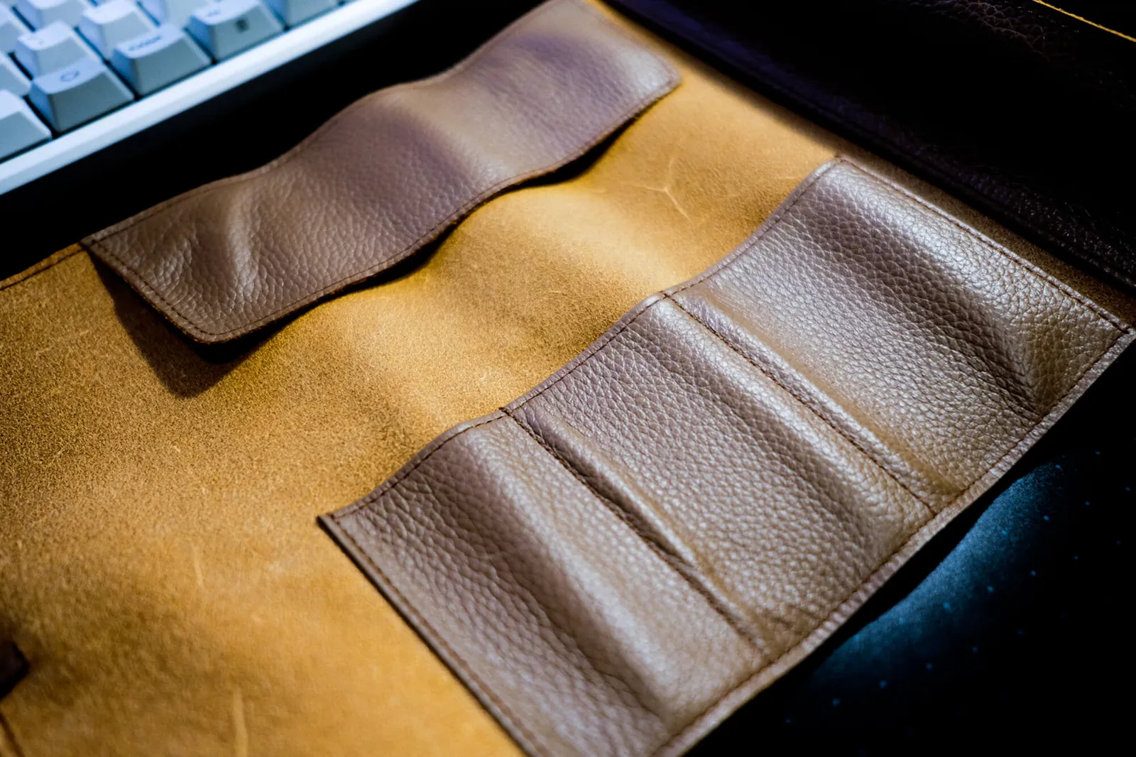 ステッドラーのレザーペンケースをいただきました