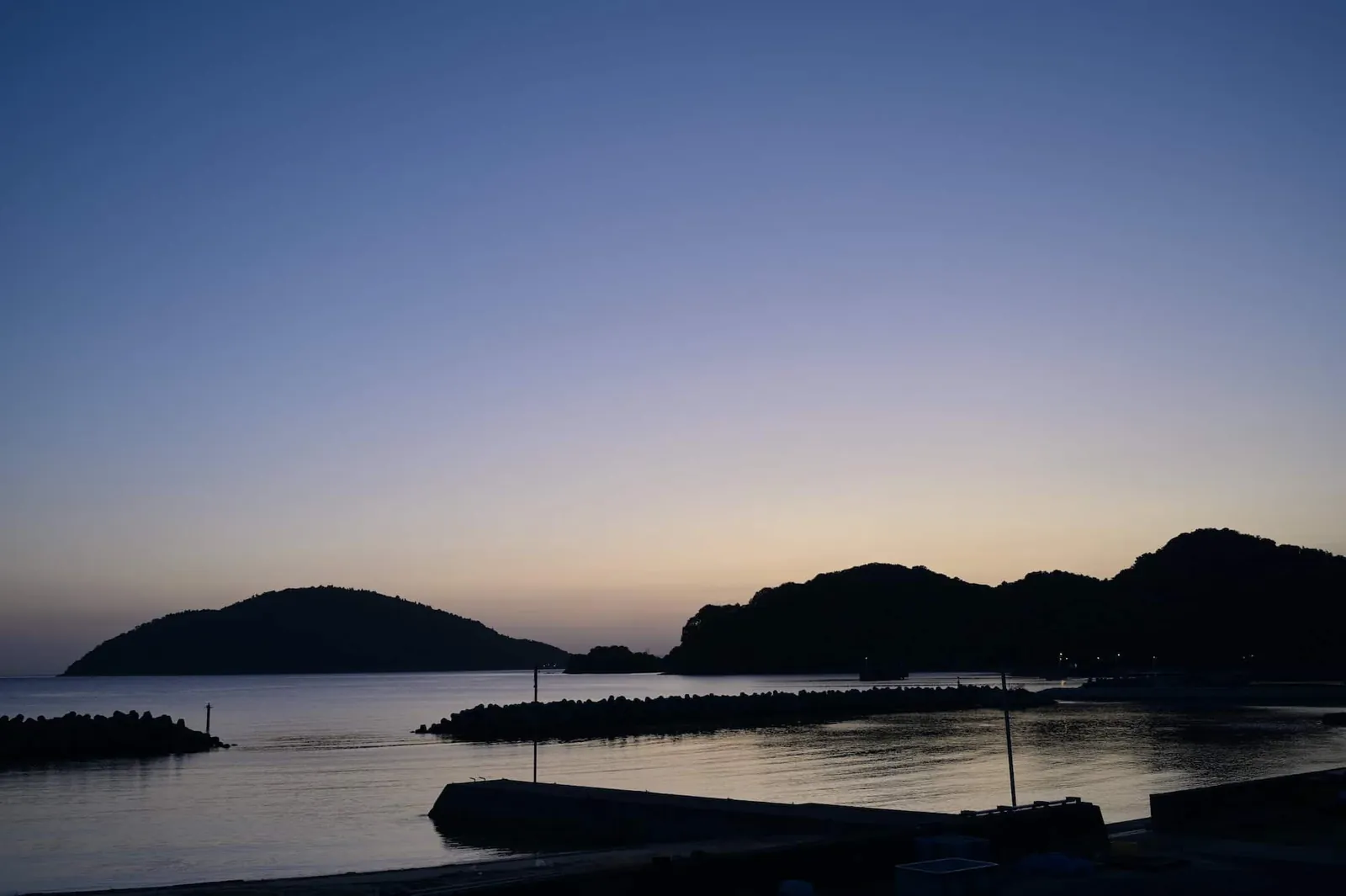 【Vol.2】瀬戸内海、愛媛県の興居島の海と空。