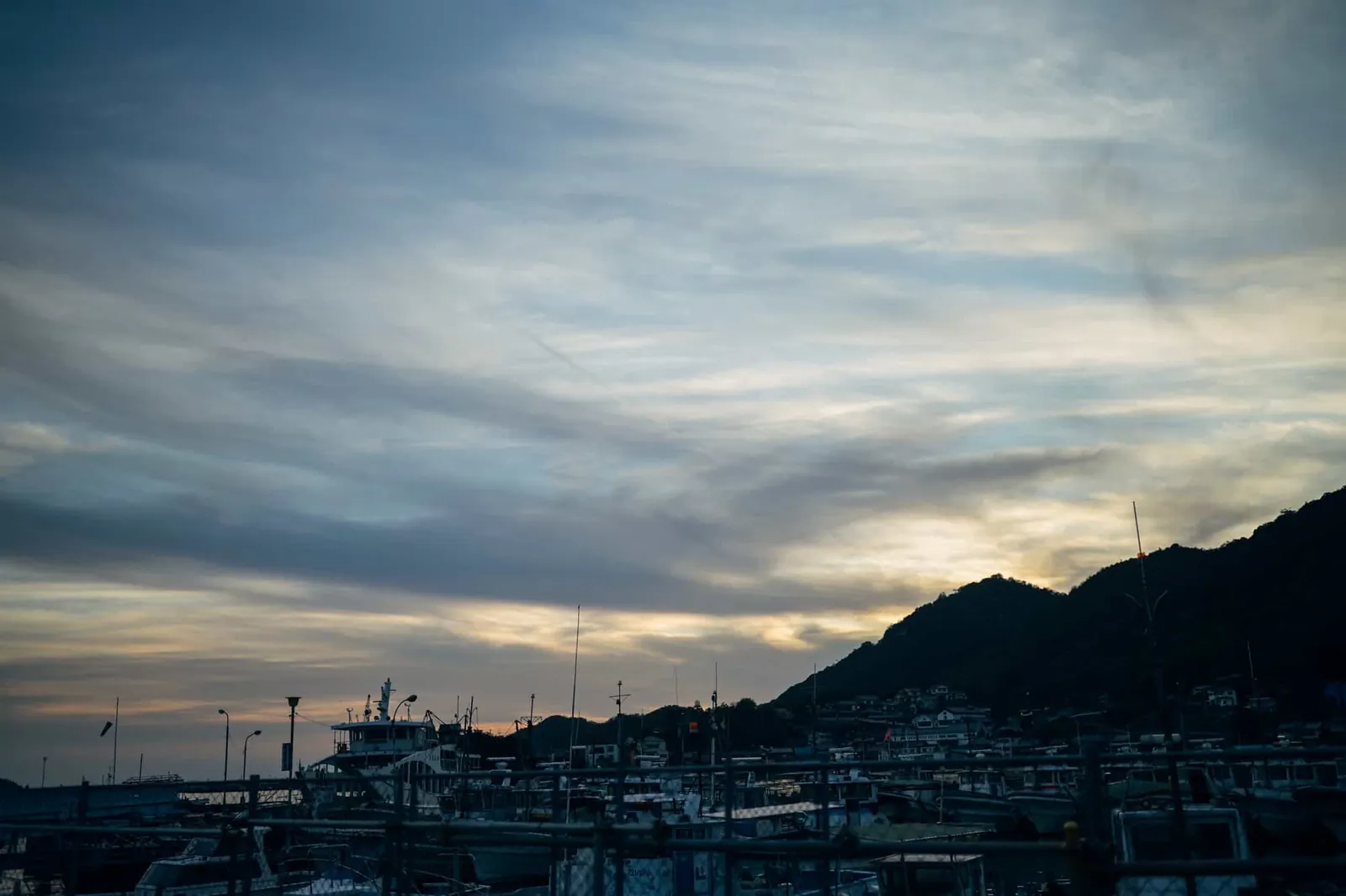 Nikon Z 6とZ 35mm/F1.8で秋の鞆の浦の街並みとか