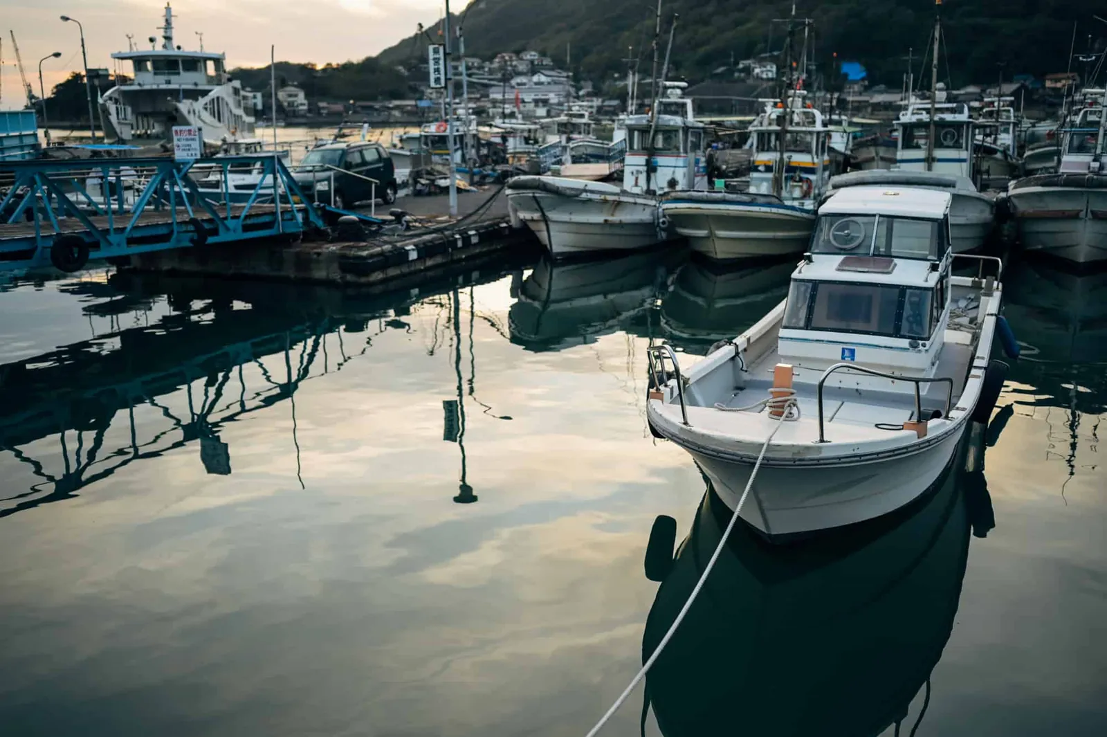 Nikon Z 6とZ 35mm/F1.8で秋の鞆の浦の街並みとか