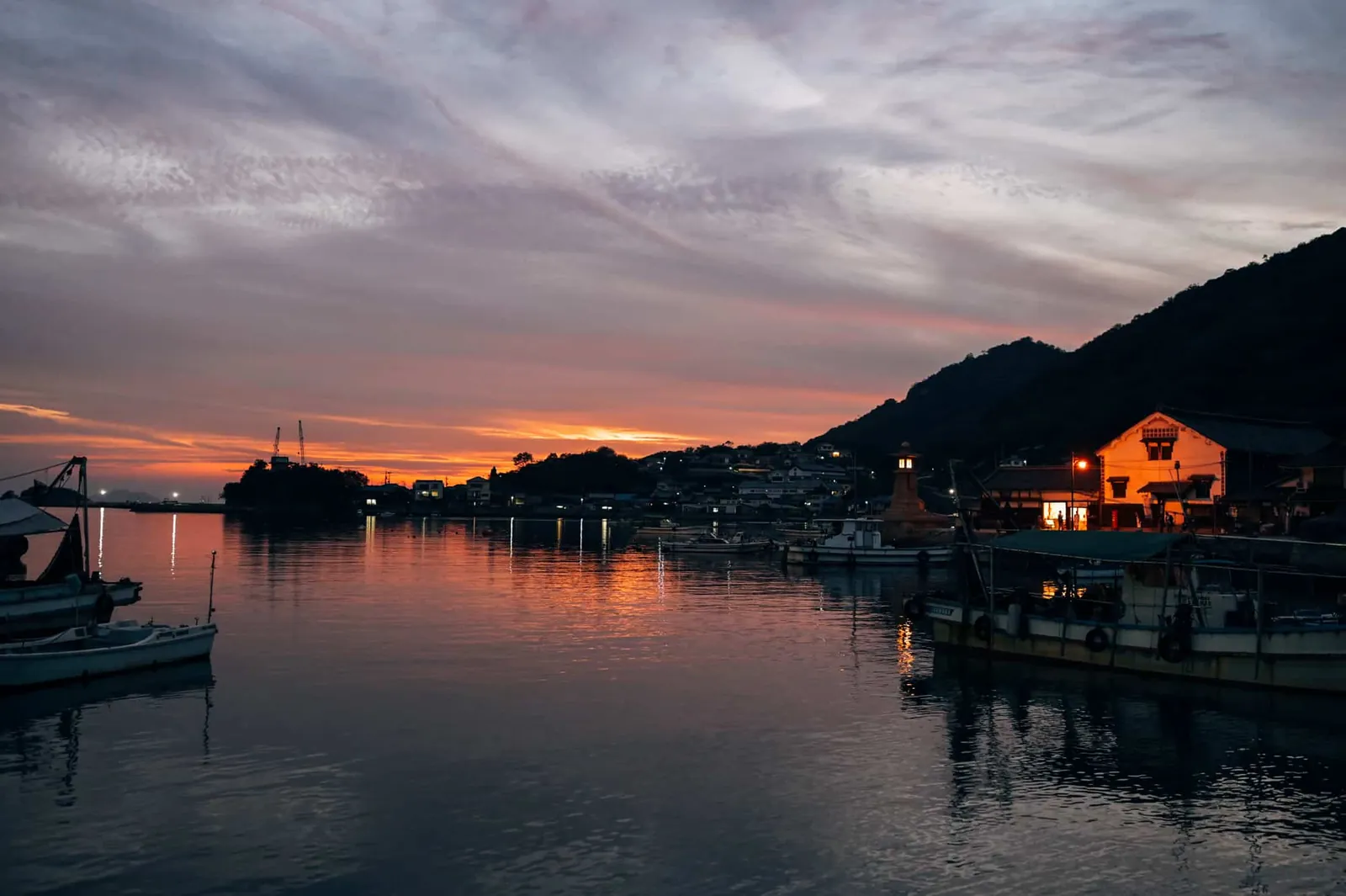 Nikon Z 6とZ 35mm/F1.8で秋の鞆の浦の街並みとか