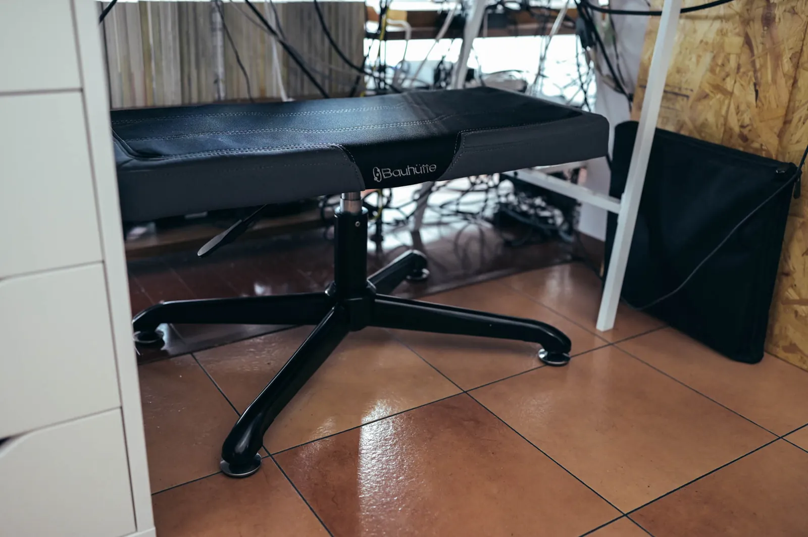 Bauhutteゲーミングオットマンワイドはフリーランスや座り仕事におすすめ