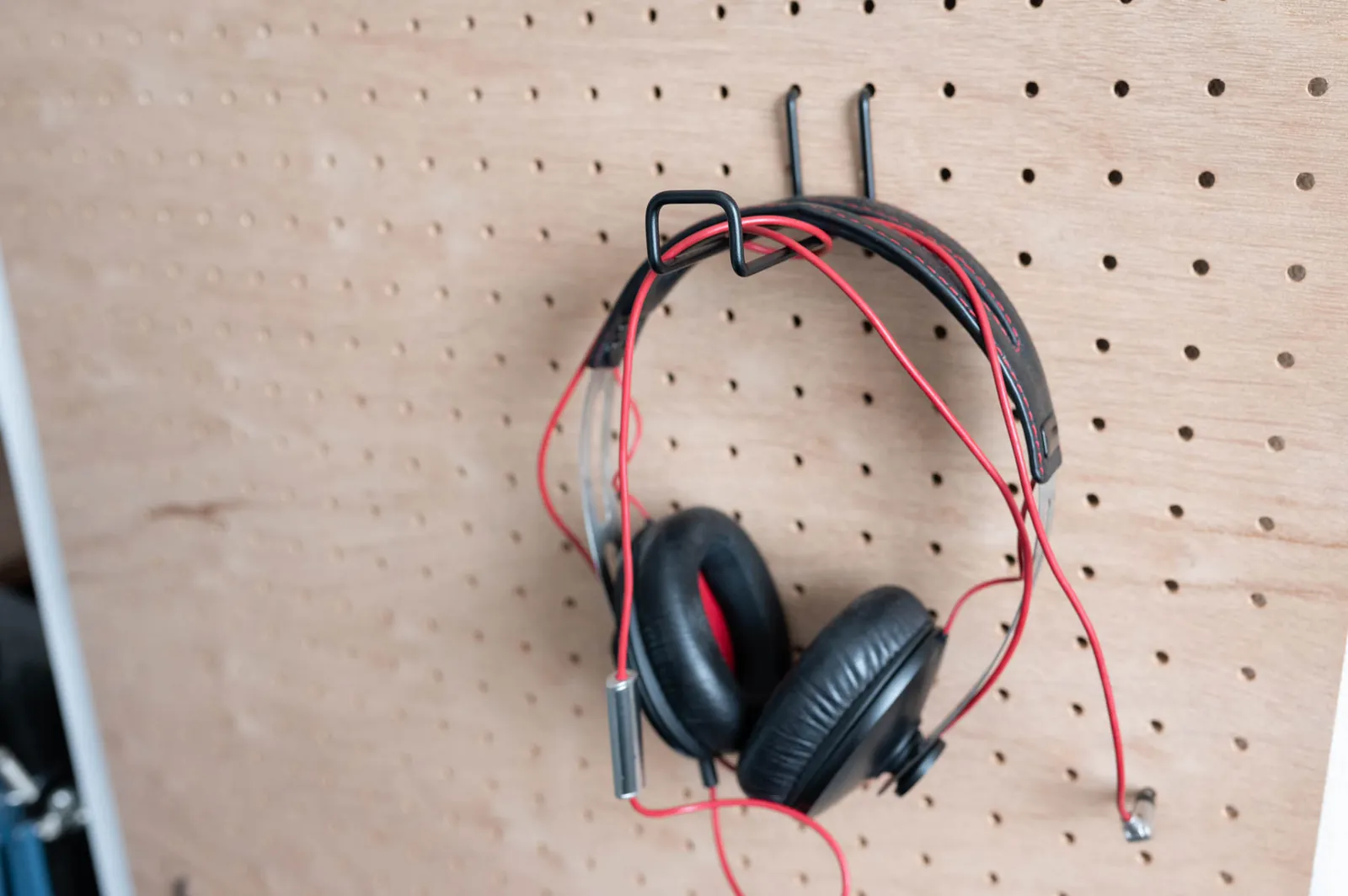 【DIY】壁に有孔ボードを取り付ける