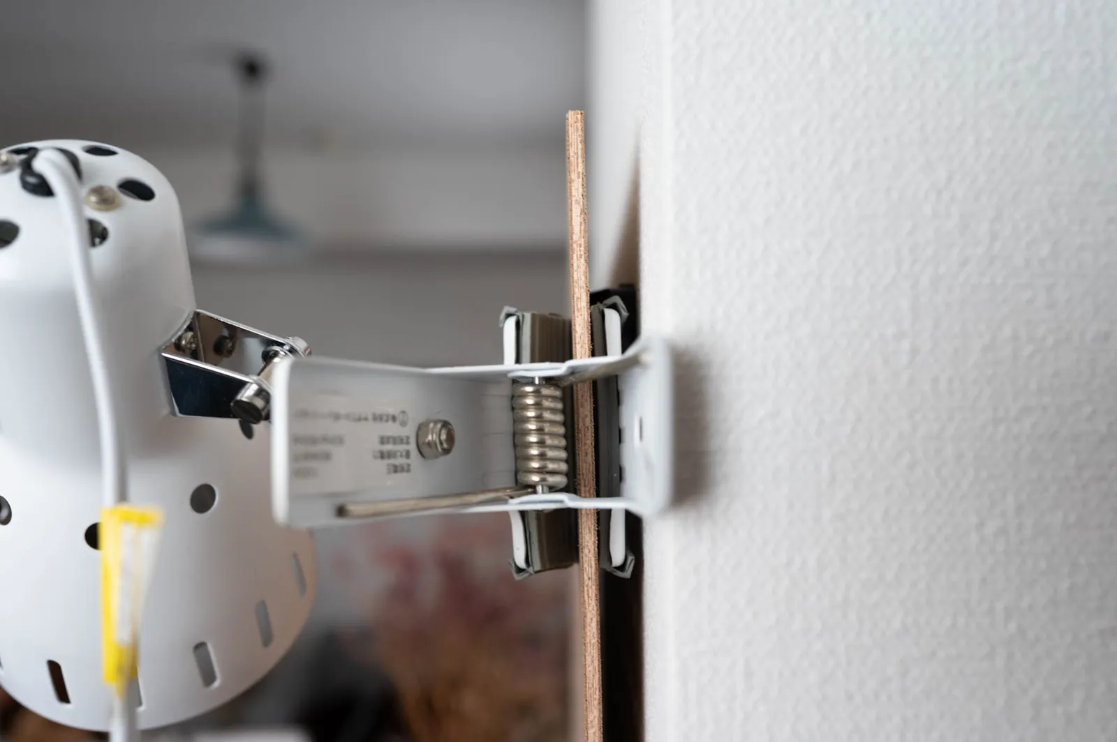 【DIY】壁に有孔ボードを取り付ける