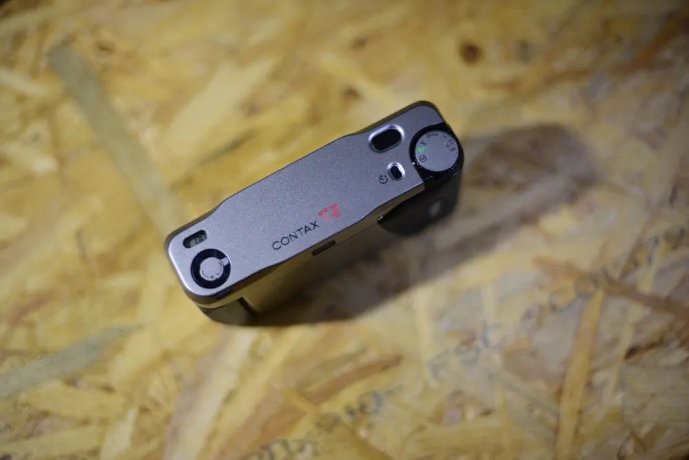 高級コンパクトフィルムカメラCONTAX T2を買いました。