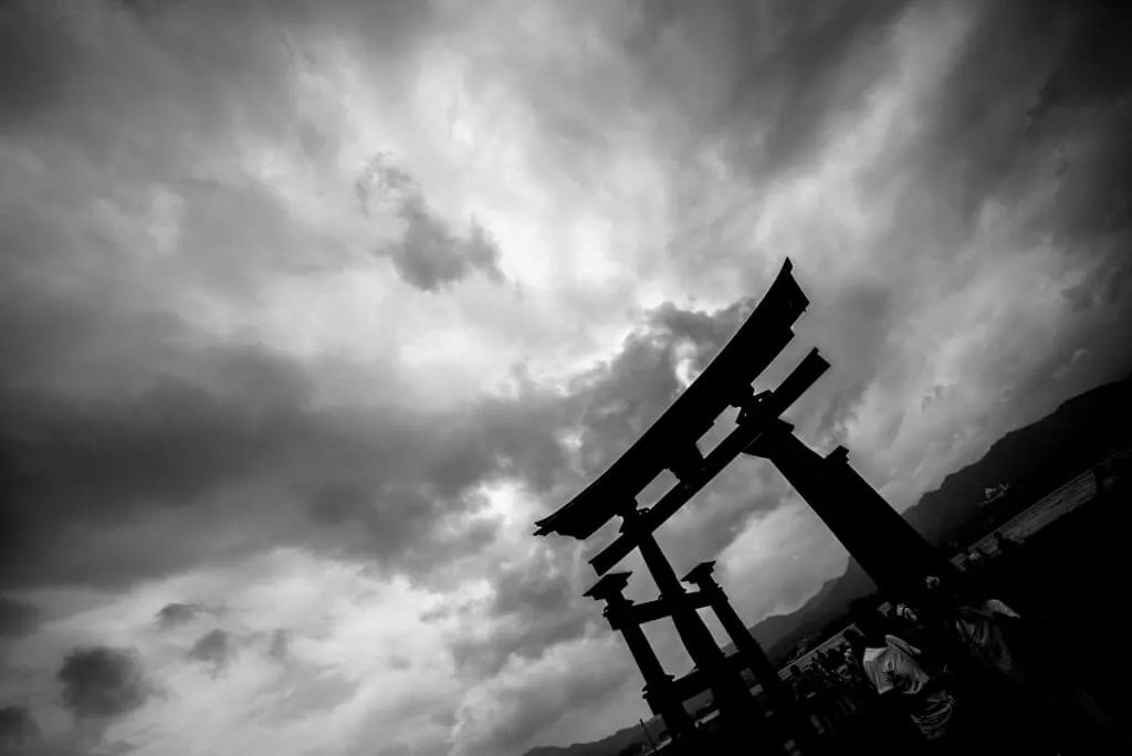 モノクロの厳島神社