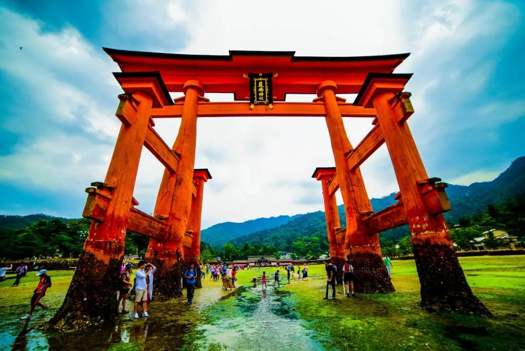 正面から厳島神社