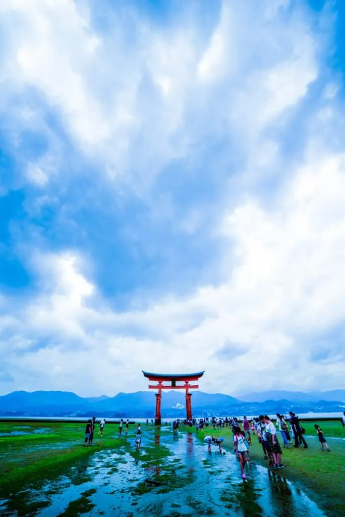 ちょっと離れて厳島神社