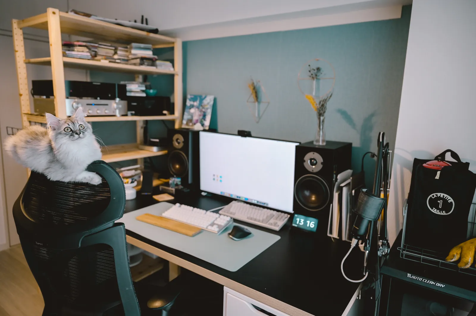 フリーランスエンジニアのデスク環境は日々めまぐるしく変化する