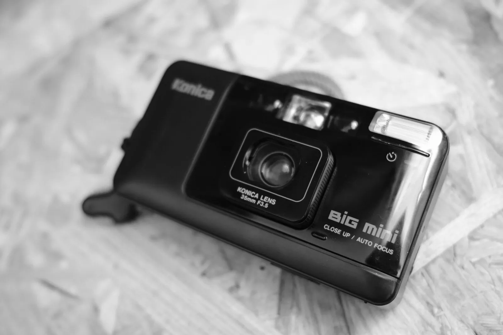コンパクトフィルムカメラのKonica BiG miniが転がり込んできた